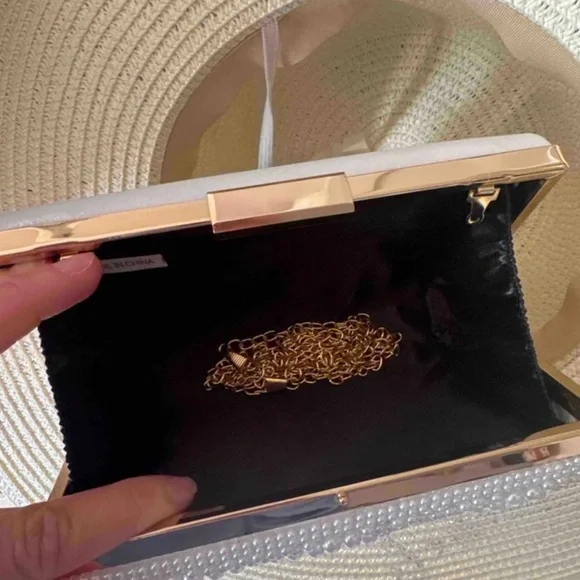 💎 Embellished Clutch 💎 - Picture 8 of 8